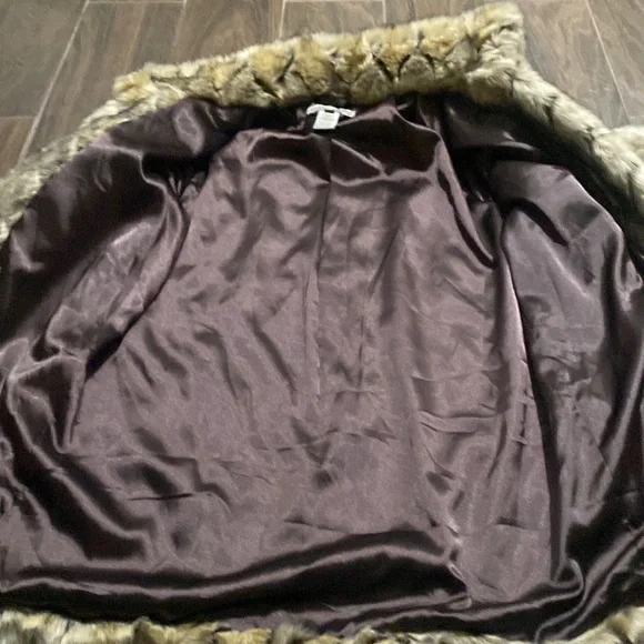 Sharon Young faux fur coat - Picture 5 of 7